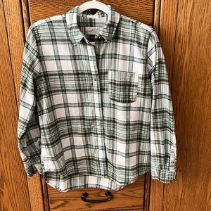 Plaid long sleeve button down shirt